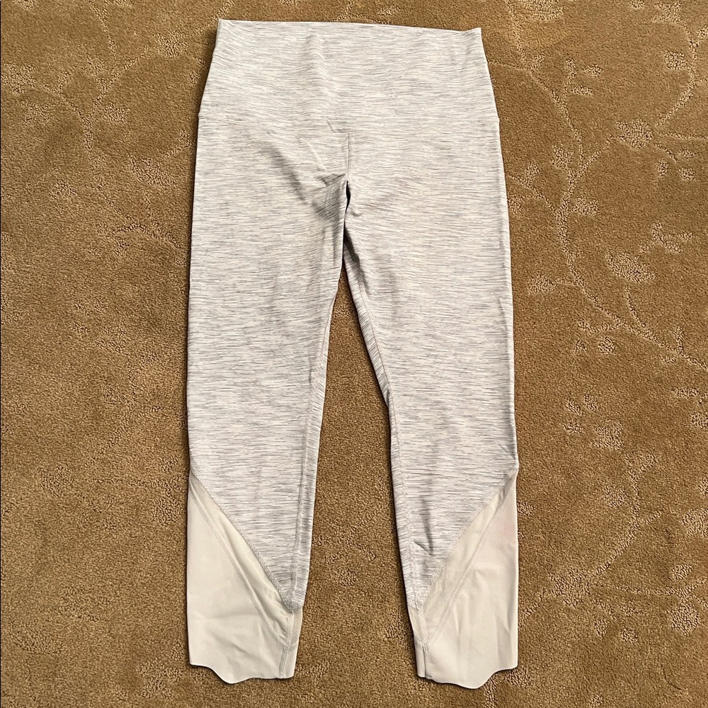 EUC Lululemon Wunder Under Roll Top White Scalloped Leggings, Sz 10